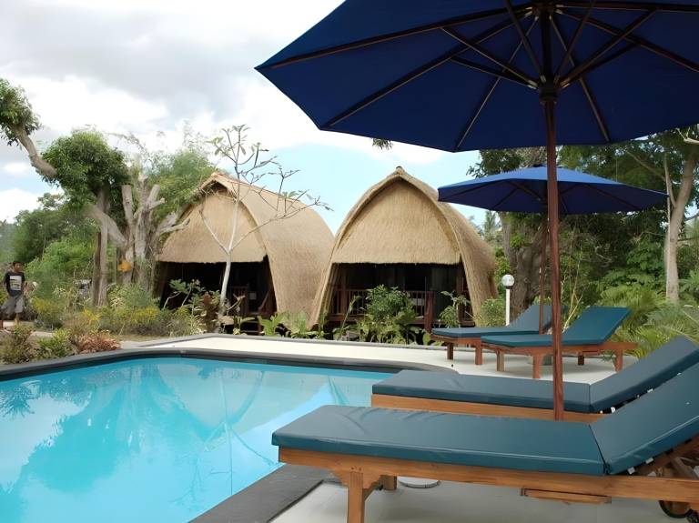 Lotus Garden Huts in Ceningan Island
