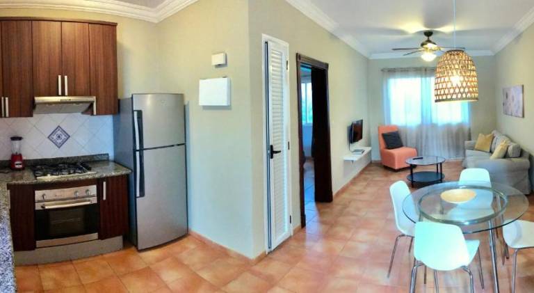 Serviced apartment with pool, garden & patio — photo 2