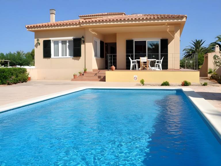 Rental apartment with terrace, pool & yard in Ciutadella de Menorca