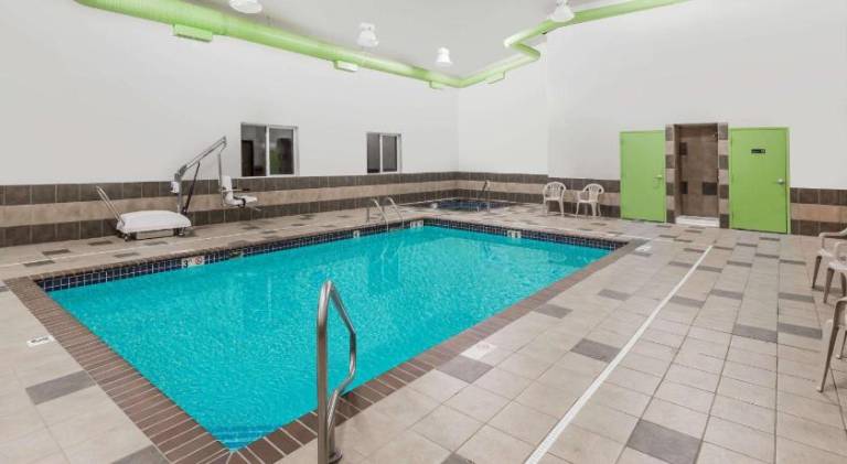 Econo Lodge Inn & Suites Yankton — photo 2