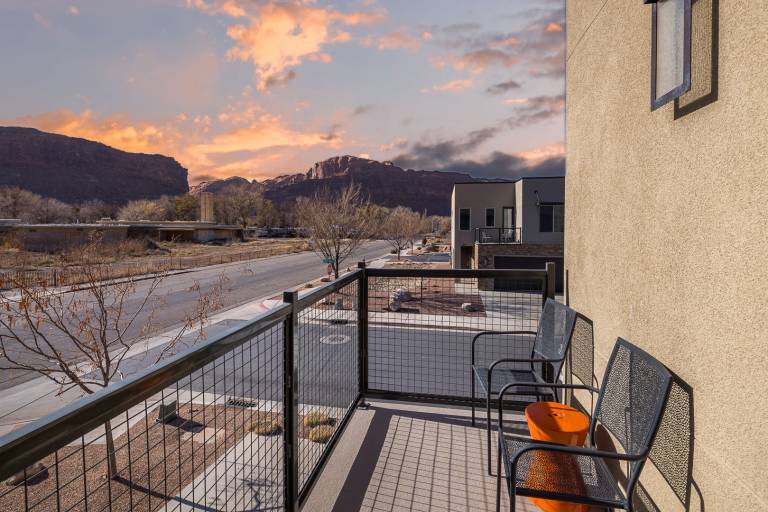 House with fast internet, heated pool & hot tub | City view — photo 3