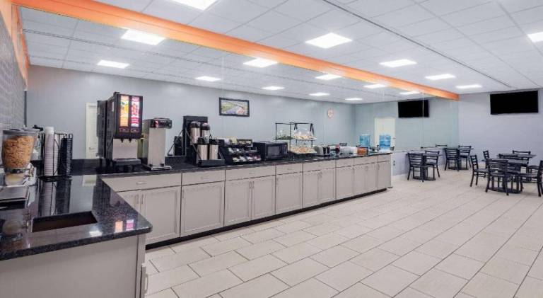 Howard Johnson by Wyndham Staunton — photo 5