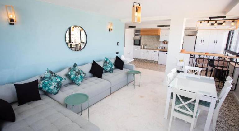 Holiday apartment with private pool & patio — photo 2