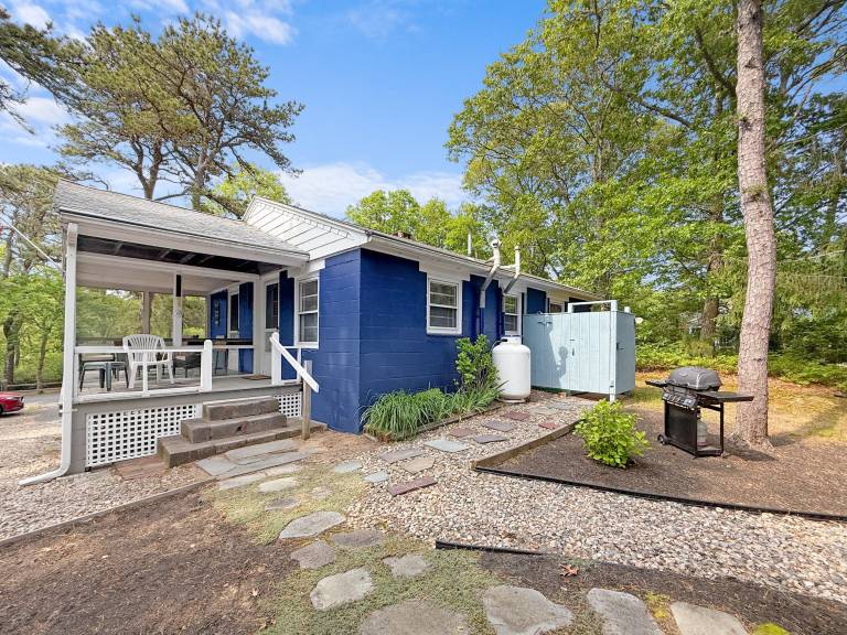 House with grill & terrace — photo 2