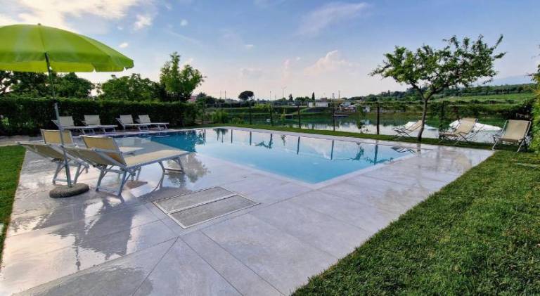 Beautiful holiday apartment with terrace, pool & yard | Pets are welcome in Bardolino