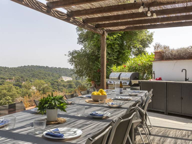 Vacation home with private pool, barbecue & garden | Sea view — photo 2