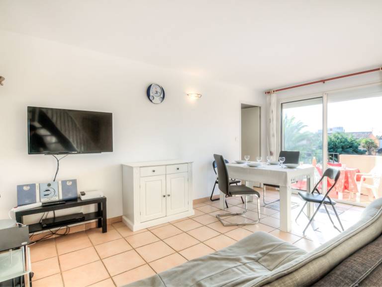 Family-oriented holiday apartment with pool & terrace | Next to the beach | Pets are welcome — photo 5