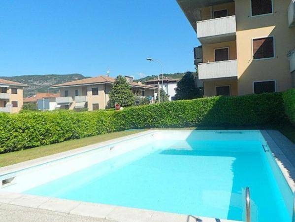 Charming apartment with garden, private pool & patio | Pets are welcome in Torri del Benaco