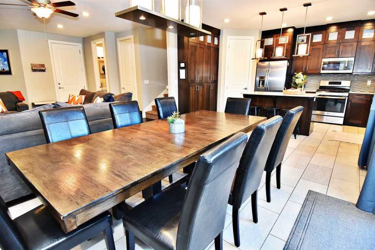 Vacation home with BBQ & pool — photo 4
