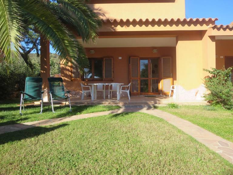 Charming vacation home with BBQ & yard | Next to the beach | Pets are welcome — photo 5
