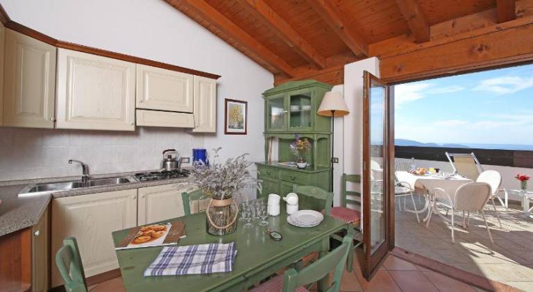 Serviced apartment with sauna, jacuzzi & patio | Pets allowed — photo 5