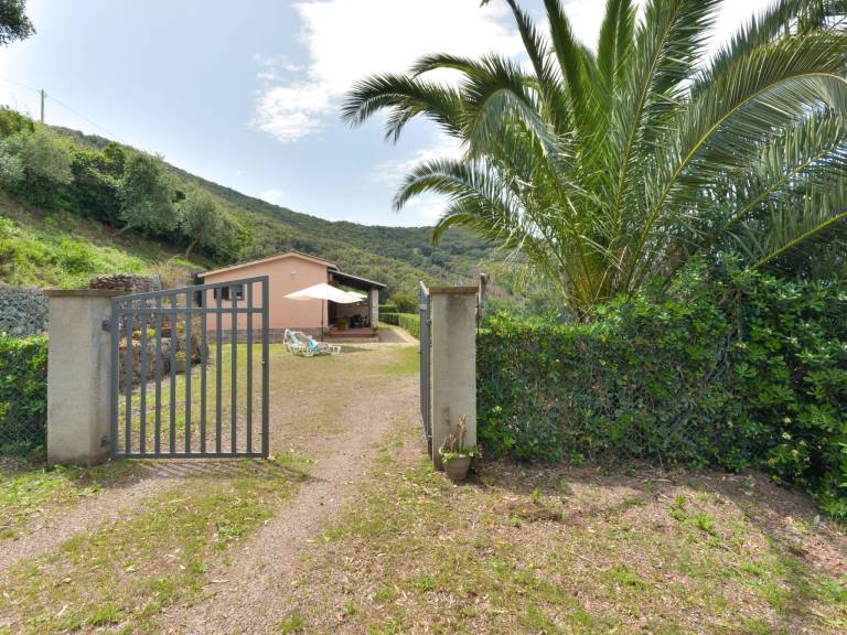 House with barbecue, yard & patio | Sea view — photo 4