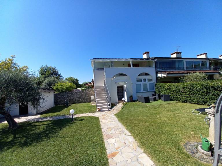 Lovely rental apartment with terrace, yard & pool | Mountain view | Dogs allowed — photo 3