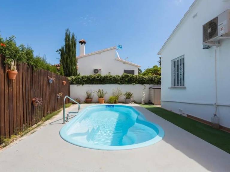 Fully equipped charming villa with private pool & garden | Beach nearby | Pets are welcome — photo 3