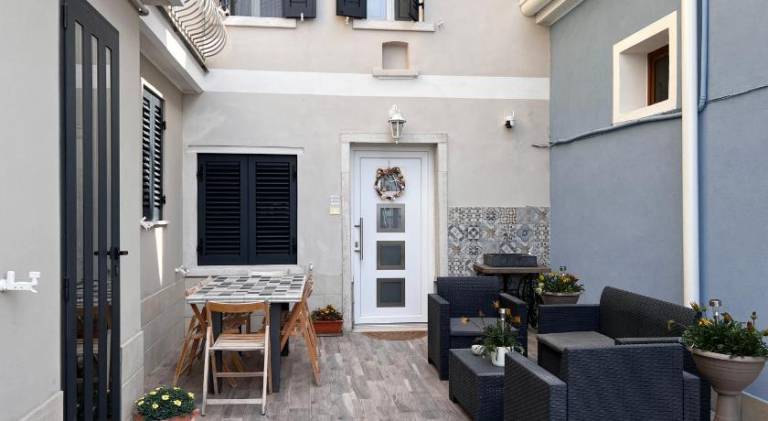 Beautiful rental apartment with yard & terrace | Close to the beach | Suitable for remote work | Pet-friendly — photo 5