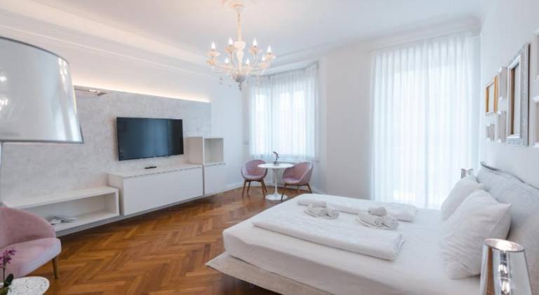 Holiday apartment with yard — photo 2