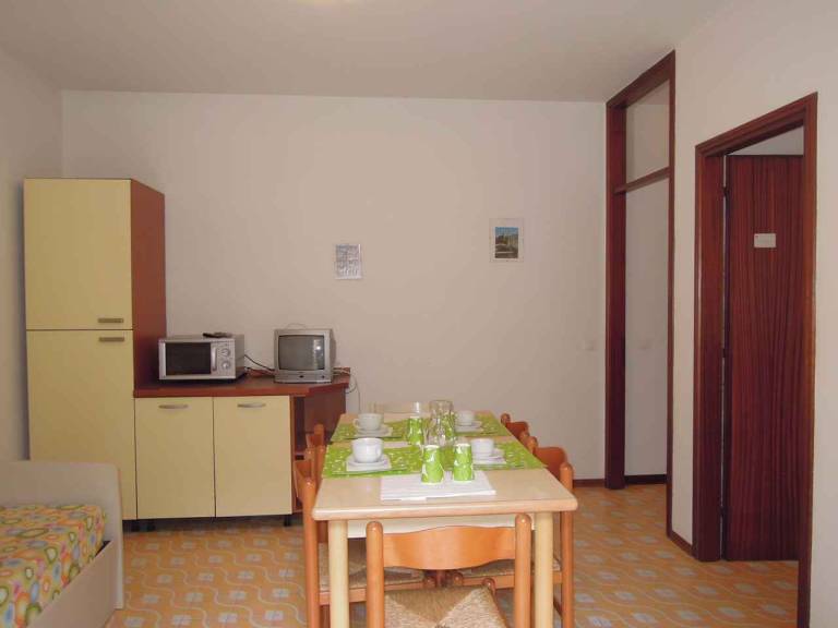 Rental apartment with yard & barbecue — photo 5