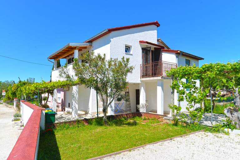 Child-friendly nice holiday apartment with barbecue & terrace | Dogs allowed in Pula