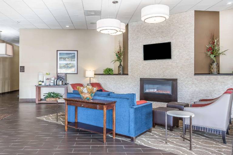 Comfort Inn & Suites Aberdeen near APG — photo 3