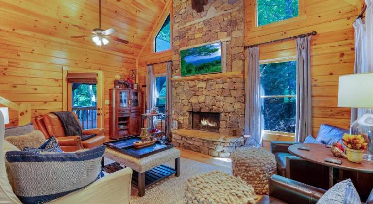 House with hot tub — photo 4
