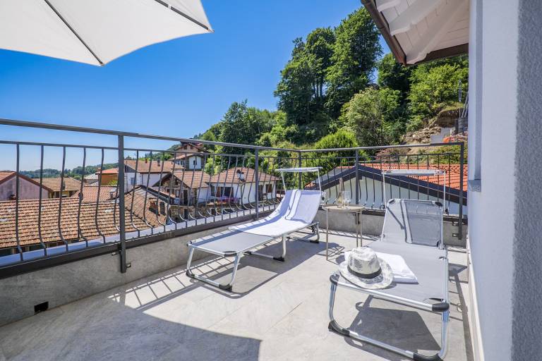 Fully equipped beautiful apartment with jacuzzi & yard | Garden view | Pets are welcome — photo 4