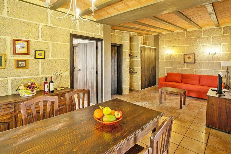 Wonderful vacation home with pool, patio & yard | Pets are welcome — photo 3