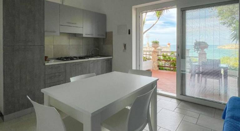 Lovely serviced apartment with BBQ, yard & terrace | Close to the beach | Dogs allowed — photo 3