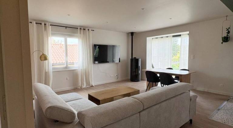 Rental apartment with 3 rooms for 8 persons in Mende