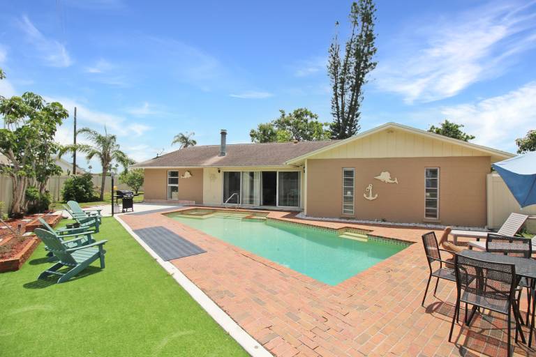 House with garden & private pool | Lake view — photo 3