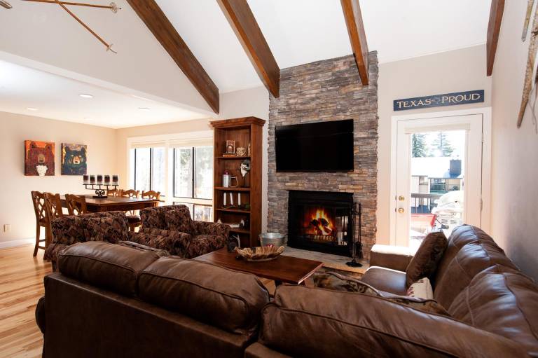 Completely Remodeled Townhome - Ski In/Out - Awesome Views — photo 4