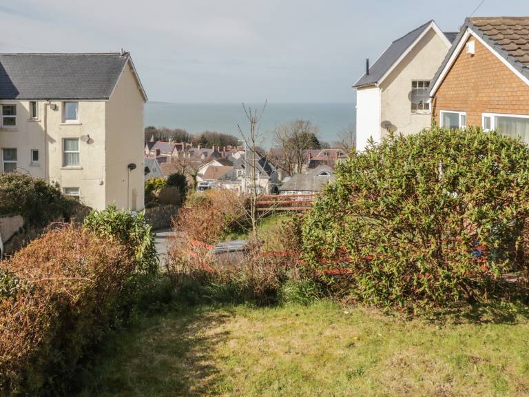 Child-friendly charming cottage with yard | Beach view | Pets allowed — photo 3