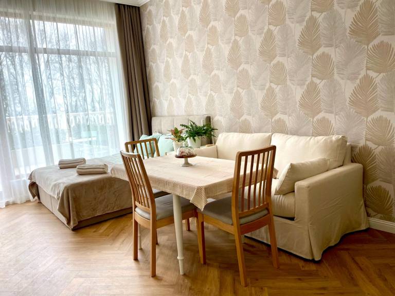 Rental apartment with pool & yard in Varna