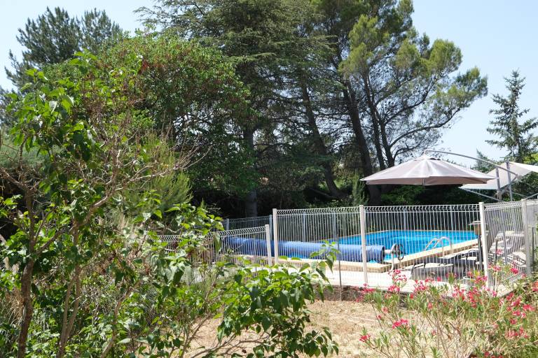 Vacation home with BBQ & garden | City view — photo 5
