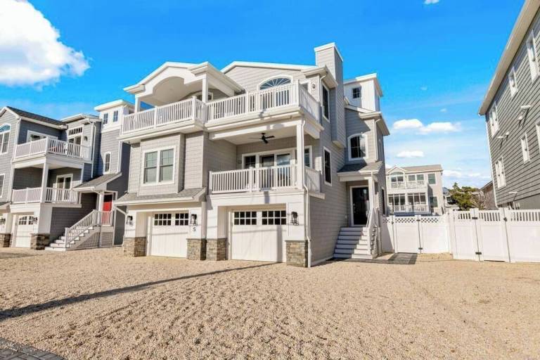 House Long Beach Township