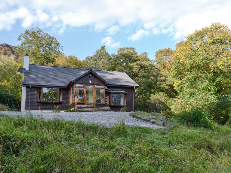 Family-oriented cottage with yard | Water view | Pets allowed — photo 2