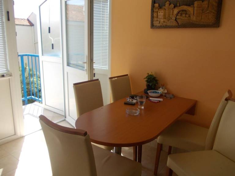 Apartment with yard, grill & patio | Beach nearby | Pets allowed — photo 4