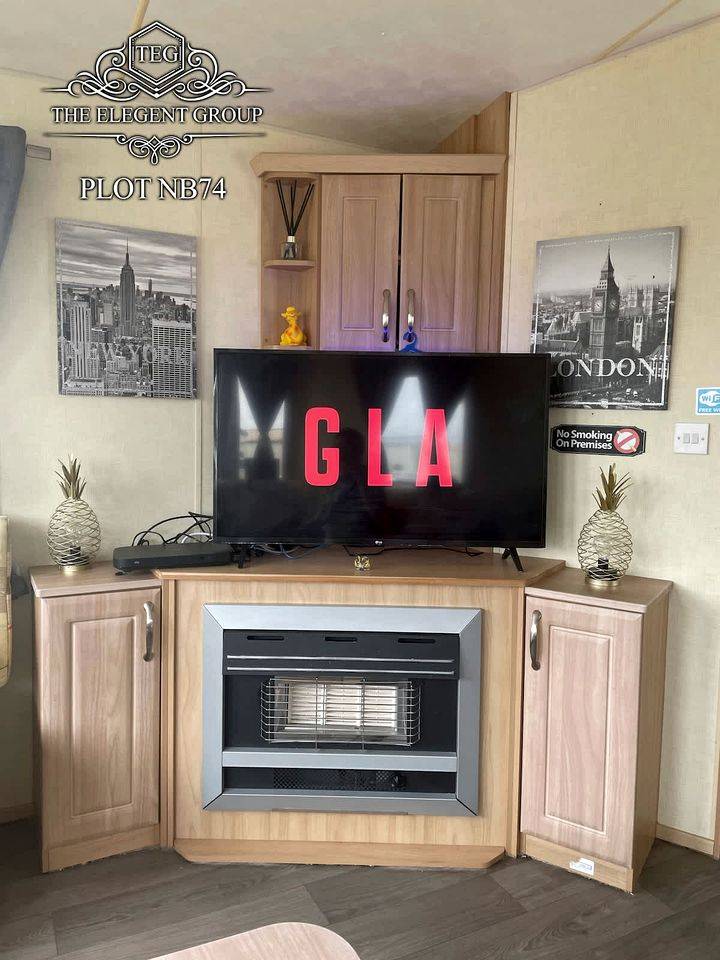 Comfortable Accessible Caravan Escape with Smart TVs & Modern Amenities in Lincolnshire, United Kingdom — photo 3