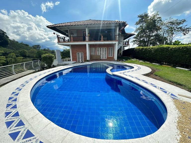 Bungalow with BBQ & pool — photo 3