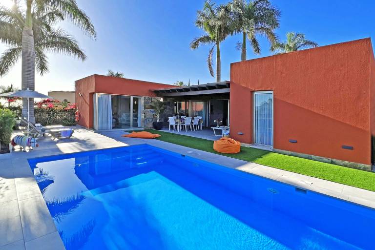 Vacation home with private pool, barbecue & terrace in San Bartolomé de Tirajana