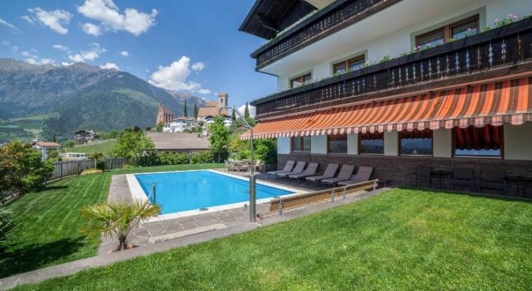 Rental apartment with 2 rooms for 7 persons in Marlengo