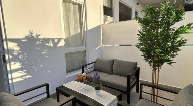 Apartment with pool — photo 5