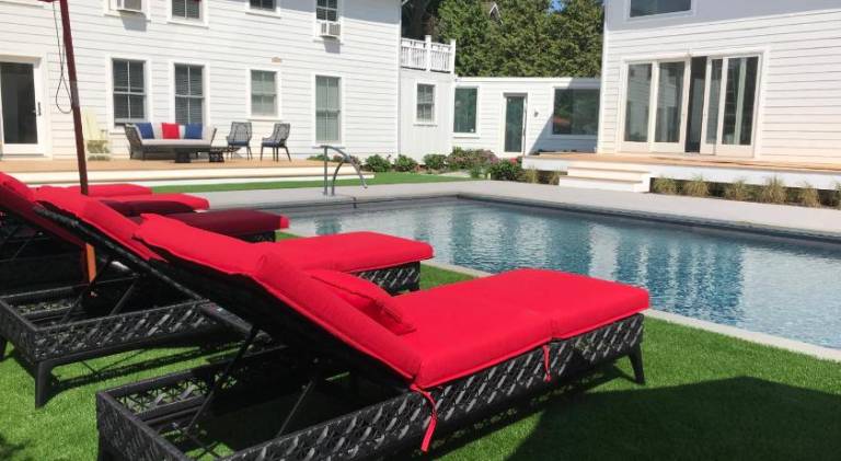 Seven Resort Style Inn near Beach in Greenport, NY