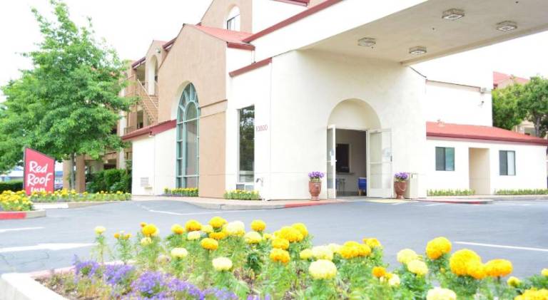 California Inn and Suites — photo 4