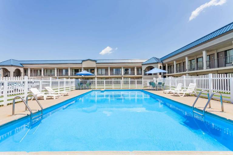 Rodeway Inn Owensboro South — photo 3