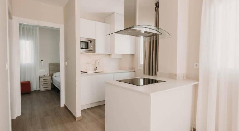 Serviced apartment with pool & terrace — photo 3