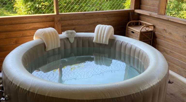 House with hot tub — photo 2