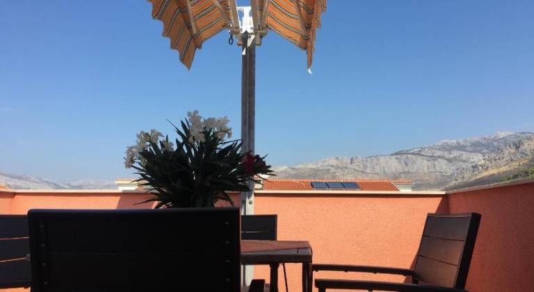 Rental apartment with patio, barbeque & yard — photo 4