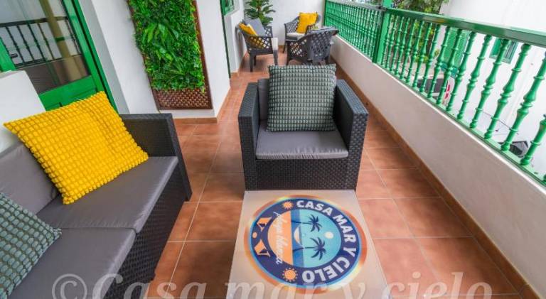 Vacation home with patio | Beach nearby | Pets allowed — photo 5