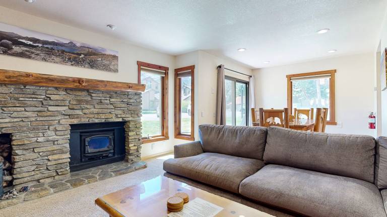Fully equipped nice condo with jacuzzi & sauna | Mountain view | Pets allowed — photo 5