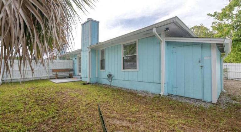 Bombastic Beach Bungalow, 10 Min WALK to the Beach — photo 4
